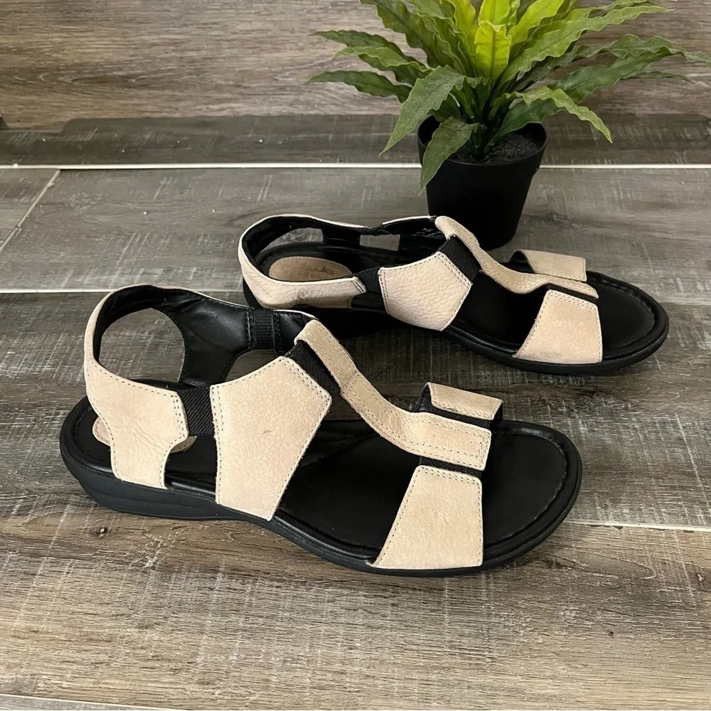 CLARKS Reid Delmar Nubuck Light Tan Leather Sandal Size 9 - Picture 3 of 9